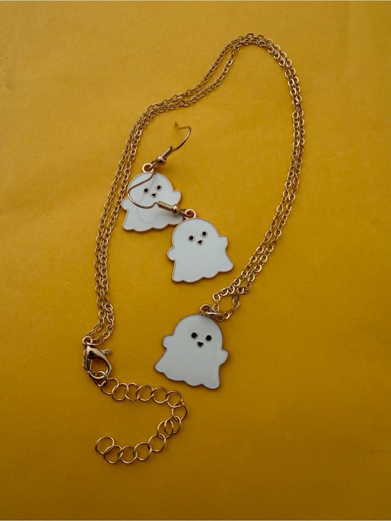 Source Unknown Jewelry - HALLOWEEN  White Ghost Pendant Necklace and Earring Set with Gold Chain  ACCENT.